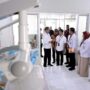 Presiden Joko Widodo saat berkunjung ke rumah sakit Umum Daerah (RSUD) dr. Abdul Rivai di Kabupaten Berau, Kalimantan Timur. Foto: Laman Facebook Presiden Joko Widodo