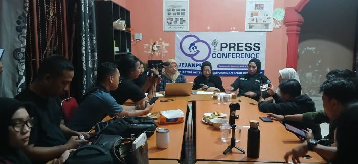 Jejak puan saat menggelar konferensi pers