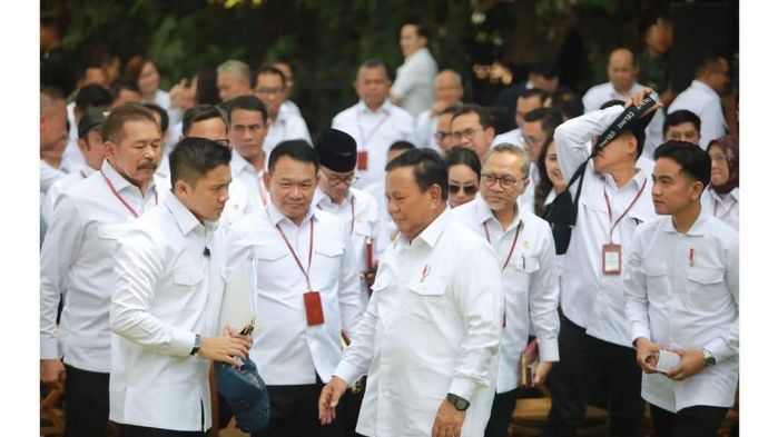 Presiden Prabowo, dan para menteri. Foto: fb @Prabowo Subianto