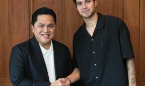Ketua Umum PSSI, Erick Thohir, dan kevin diks. Foto: PSSI