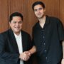 Ketua Umum PSSI, Erick Thohir, dan kevin diks. Foto: PSSI