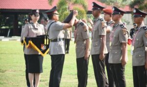 Wakapolda Gorontalo, Brigjen Pol. Simson Zet Ringu saat melantik 107 bintara. Foto: istimewa