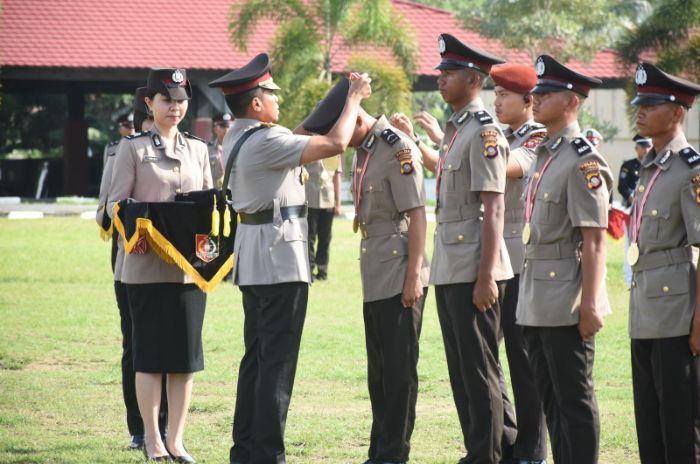 Wakapolda Gorontalo, Brigjen Pol. Simson Zet Ringu saat melantik 107 bintara. Foto: istimewa