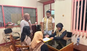 Biro Sumber Daya Manusia (SDM) Polda Gorontalo saat berikan trauma healing kepada korban kekerasan seksual. Foto: Istimewa