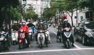 Gambar ilustrasi pengendara motor.