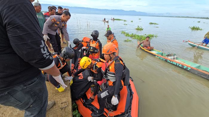 Timsar gabungan menemukan korban tenggelam di danau limboto. Foto: istimewa