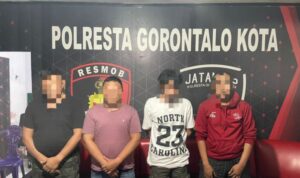 empat terduga pelaku penggelapan mobil rental. Foto: Polres Gorontalo Kota