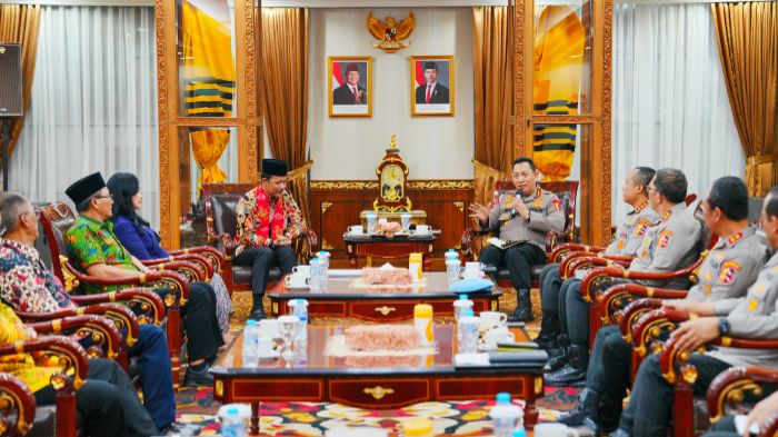 Kapolri bersama jajaran saat menerima audiensi Dewan Pimpinan Nasional Forum Keberagaman Nusantara. Foto: Dok. Istimewa