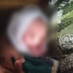 bayi yang ditemukan di pinggir jalan GOR. Foto: Tangkapan layar video yang beredar di media sosial