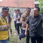 Komisi III DPRD Kota Gorontalo saat melakukan peninjauan bantaran sungai bolango yang rawan banjir. Foto: Arlan/Simpul