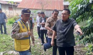 Komisi III DPRD Kota Gorontalo saat melakukan peninjauan bantaran sungai bolango yang rawan banjir. Foto: Arlan/Simpul