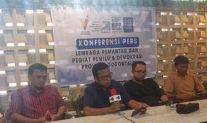 Koalisi lembaga pemantau dan pegiat pemilu serta demokrasi di Provinsi Gorontalo. Foto: Simpulindo
