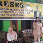 Anggota DPRD Provinsi Gorontalo, Meyke Camaru saat menyerap aspirasi masyarakat, kelurahan bugis. Foto: Arlan/Simpulindo