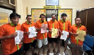 enam debcolector pelaku penganiayaan seorang konsumen finance. Foto: Istimewa