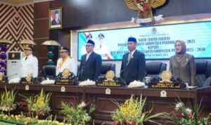 Ketua DPRD bersama Wali Kota Gorontalo, rapat paripurna peenyampaian pidato walikota. Foto: Humas DPRD Kota Gorontalo