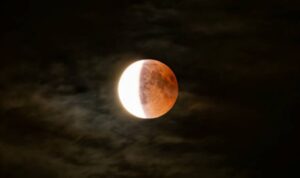 ilustrasi gerhana bulan