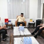 Gubernur Gorontalo Gusnar Ismail, melakukan asaat bertemu Direktur Jenderal Bina Administrasi Kewilayahan Kemendagri, Safrizal ZA.
