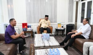 Gubernur Gorontalo Gusnar Ismail, melakukan asaat bertemu Direktur Jenderal Bina Administrasi Kewilayahan Kemendagri, Safrizal ZA.