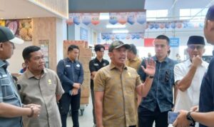 Anggota DPRD Kota Gorontalo dari Dapil 3, gelar reses di indogrosir. Foto: simpulindo