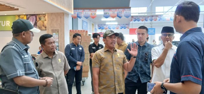Anggota DPRD Kota Gorontalo dari Dapil 3, gelar reses di indogrosir. Foto: simpulindo