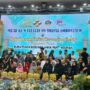 Pengurus Yayasan 89 Smansa Gorontalo saat menyantuni anak panti asuhan. Foto: simpulindo