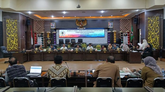 Rapat kerja Komisi I DPRD Kota Gorontalo bersam Dinas Pendidikan Kota Gorontalo. Foto: Simpulindo