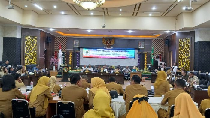 Rapat kerja DPRD Kota Gorontalo dalam rangka pembahasan rancangan awal RPJMD 2025-2029. Foto: Simpulindo
