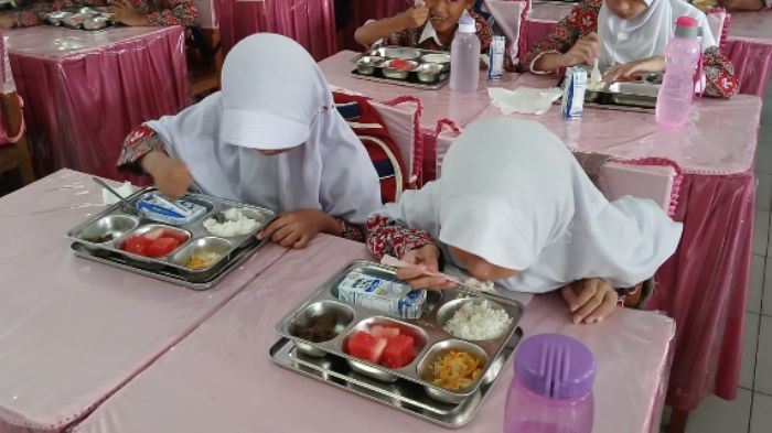 Program makanan bergizi gratis (MBG). Foto: Simpulindo