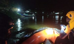 Pencarian seorang remaja yang tenggelam di sungai Bolango. Foto: Dok. SAR Gorontalo