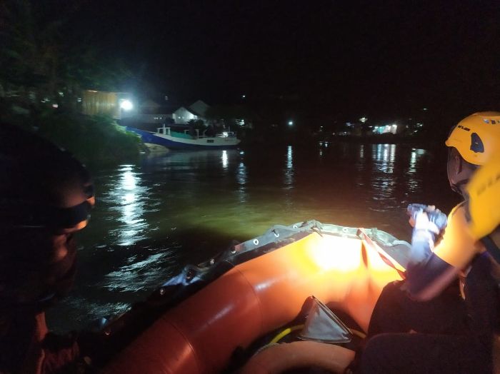 Pencarian seorang remaja yang tenggelam di sungai Bolango. Foto: Dok. SAR Gorontalo