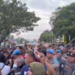 Aksi unjuk rasa mahasiswa di depan kantor Polda Gorontalo