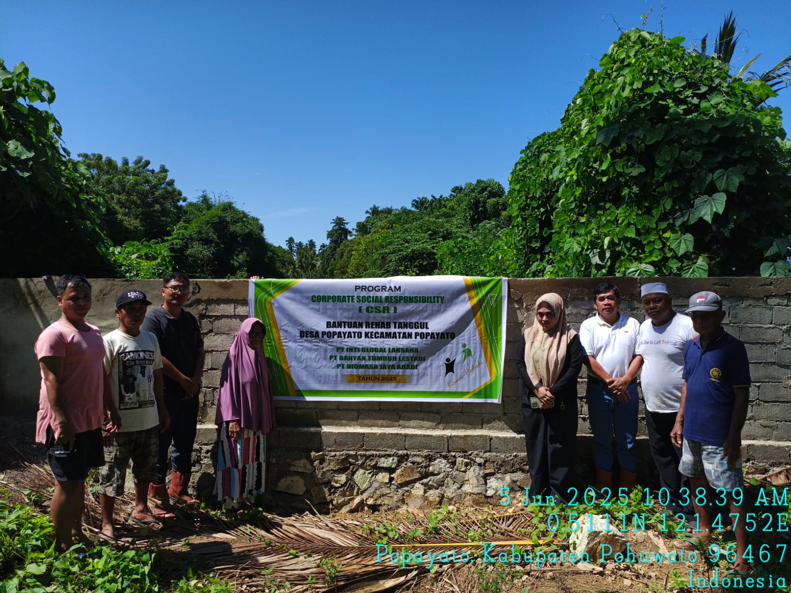 Perbaikan tanggul sungai Popayato oleh PT Biomasa Jaya Abadi. Foto: Istimewa