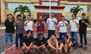 Para pelaku pengedar narkoba di gorontalo (Jongkok). Foto: Humas Polres Gorontalo Kota
