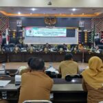 Pansus DPRD Kota Gorontalo saat melaksanakan rapat lanjutan pembahasan Ranperda Insetif. Foto: simpulindo