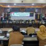 Pansus DPRD Kota Gorontalo saat melaksanakan rapat lanjutan pembahasan Ranperda Insetif. Foto: simpulindo