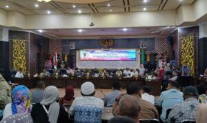 Rapat dengar pendapat Komisi II DPRD Kota Gorontalo dalam rangka pembahasan terkait permasalahan yeng terjadi di lingkungan usaha mie gacoan. Foto: simpulindo