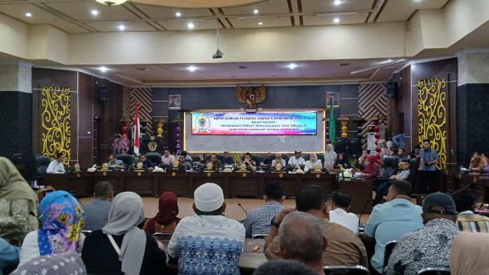 Rapat dengar pendapat Komisi II DPRD Kota Gorontalo dalam rangka pembahasan terkait permasalahan yeng terjadi di lingkungan usaha mie gacoan. Foto: simpulindo