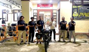 Pelaku Curanmor (Jongkok) berhasil ditangkap. Foto: Humas Polres