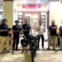 Pelaku Curanmor (Jongkok) berhasil ditangkap. Foto: Humas Polres