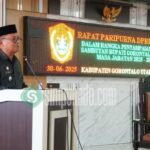 Bupati Kab. Gorontalo Utara, Thariq Modanggu saat menyampaikan pidato perdannya di hadapan anggota DPRD Gorut. Foto: simpulido