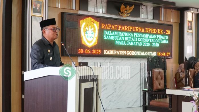 Bupati Kab. Gorontalo Utara, Thariq Modanggu saat menyampaikan pidato perdannya di hadapan anggota DPRD Gorut. Foto: simpulido