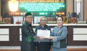Bupati Thariq Modanggu dan Wabup Nurjana Yusuf menyerahkan laporan Pertanggungjawaban APBD 2024 ke DPRD Gorontalo Utara. Foto: simpulindo