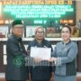Bupati Thariq Modanggu dan Wabup Nurjana Yusuf menyerahkan laporan Pertanggungjawaban APBD 2024 ke DPRD Gorontalo Utara. Foto: simpulindo