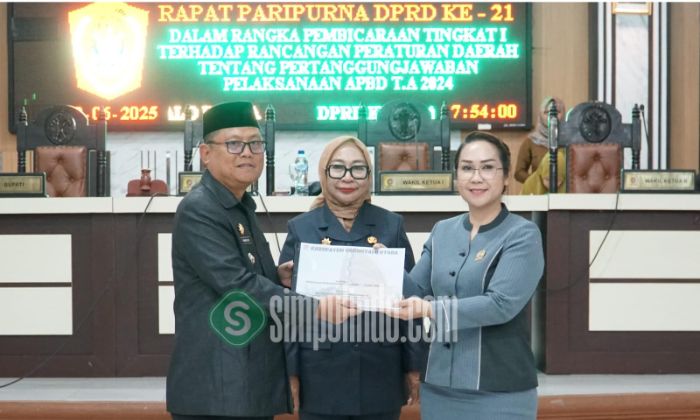 Bupati Thariq Modanggu dan Wabup Nurjana Yusuf menyerahkan laporan Pertanggungjawaban APBD 2024 ke DPRD Gorontalo Utara. Foto: simpulindo