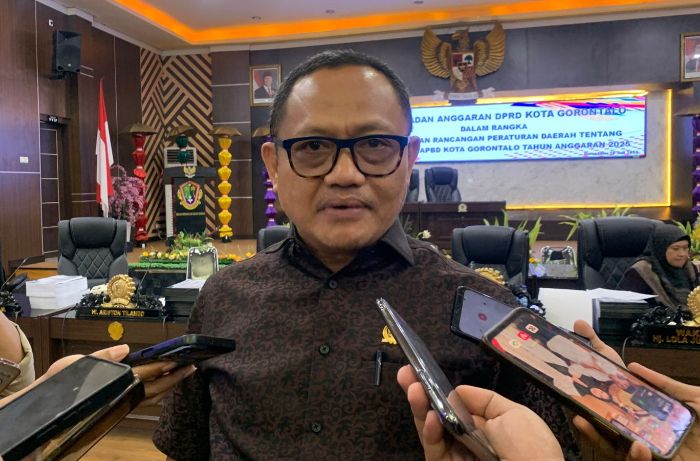 Ketua DPRD Kota Gorontalo, Irwan Hunawa. Foto: simpulindo