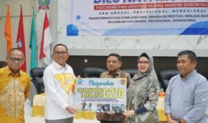Bupati Kab. Gorontalo Utara, Thariq Modanggu bersama Jajaran pengurus Yayasan UBM. Foto: Humas/Larso