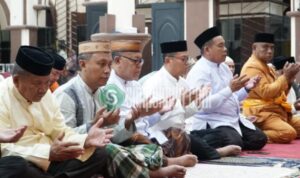 Bupati Gorut, Thariq Modanggu dalam Peringatan Doa Asyura 10 Muharram 1447 Hijriah. Foto: simpulindo