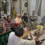 Bupati Kab. Gorut, Thariq Modanggu saat menyambut kedatangan Direktur Pascasarjana UBM bersama panitia pelaksana Kuliah Umum. Foto: Istimewa