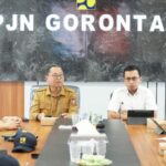 Bupati Kab. Gorut, Thariq Modanggu bersama Balai Jalan Gorontalo. Foto: Humas Gorut