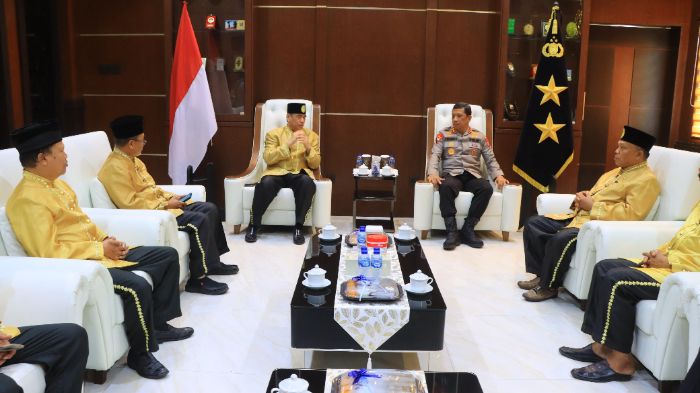 Pertemuan Kapolda dengan dewan adat Provinsi Gorontalo. Foto: Humas Polda Gorontalo